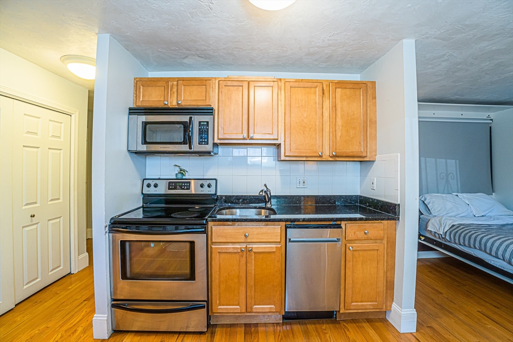 7 Mortimer Pl # 2