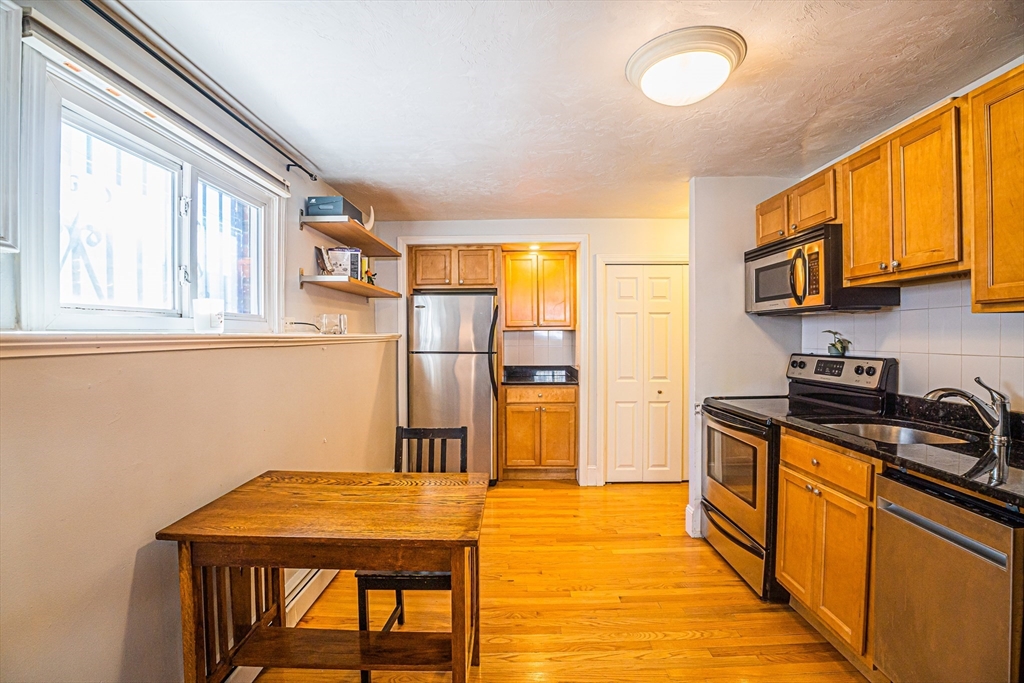 7 Mortimer Pl # 2