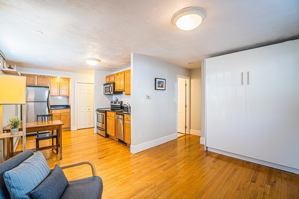 7 Mortimer Pl # 2