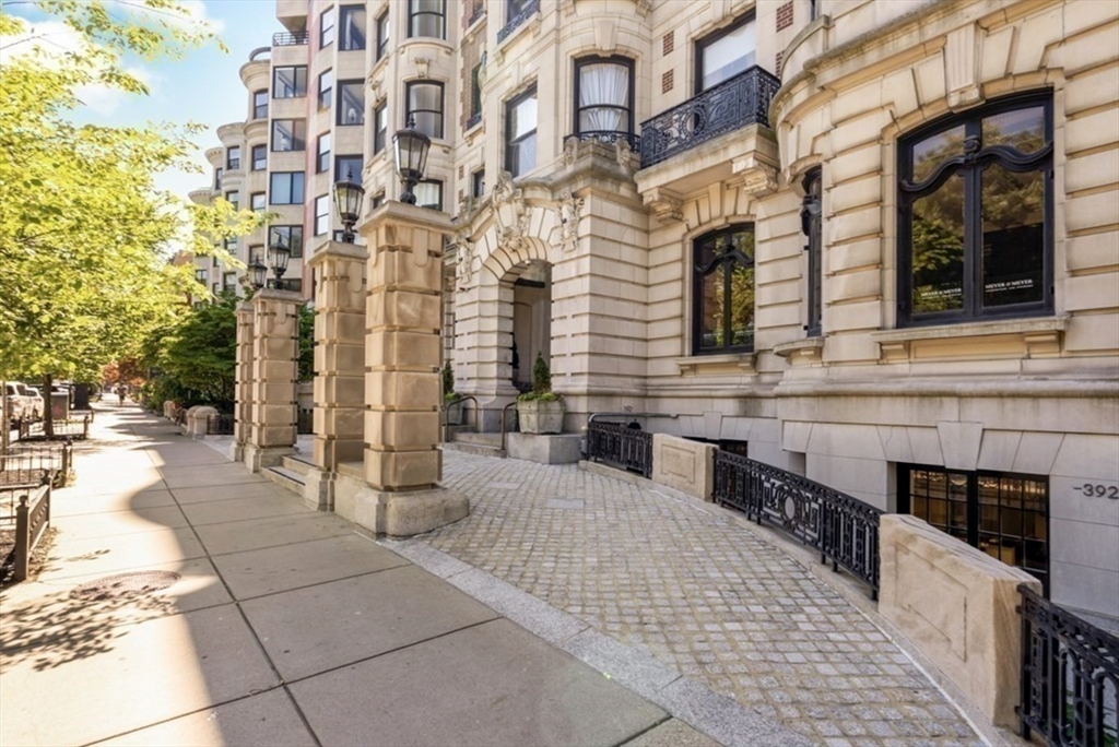 390 Commonwealth Ave # 809