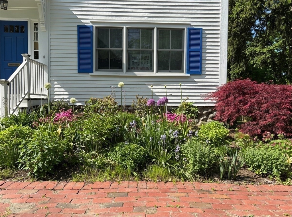103 Oak St