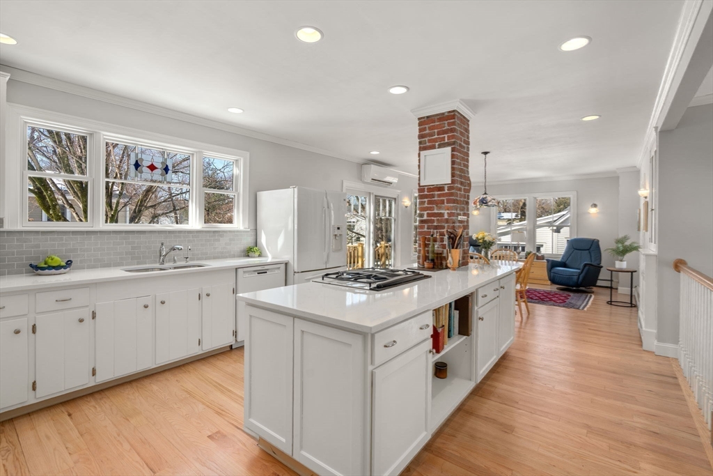103 Oak St