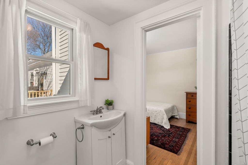 103 Oak St