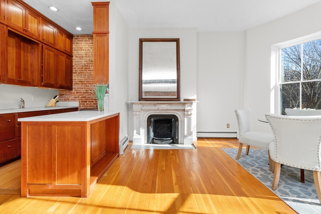 28 Worcester Sq # 3