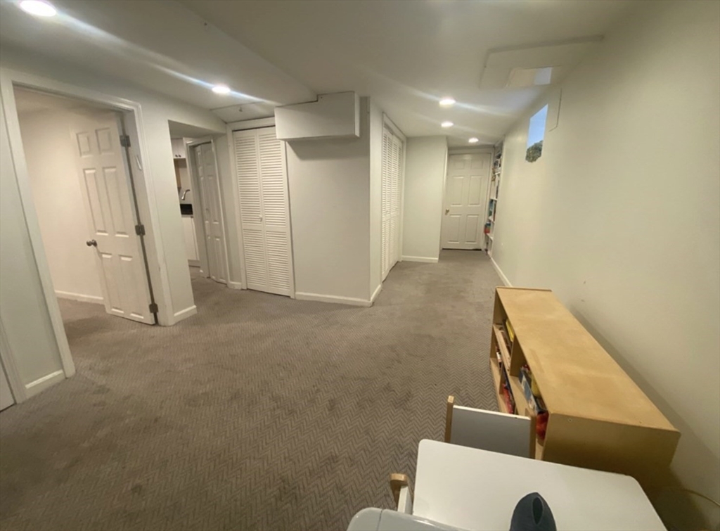 113 Nottinghill Rd, Boston Unit: B