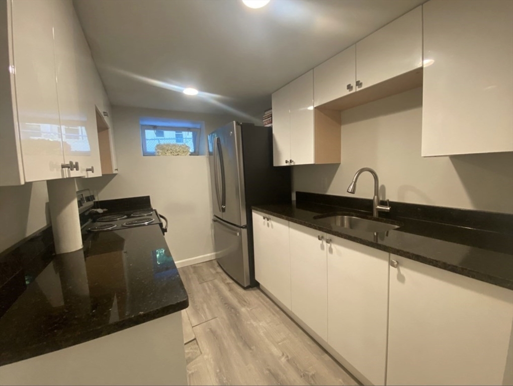 113 Nottinghill Rd, Boston Unit: B