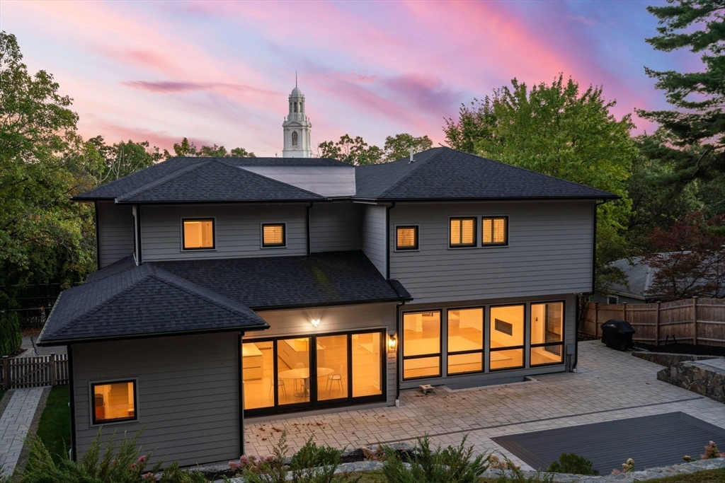 61 Lakeview Ave