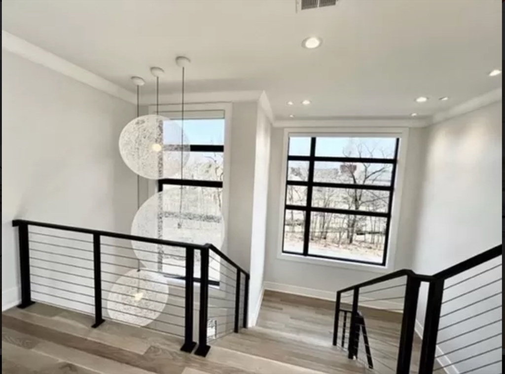 61 Lakeview Ave