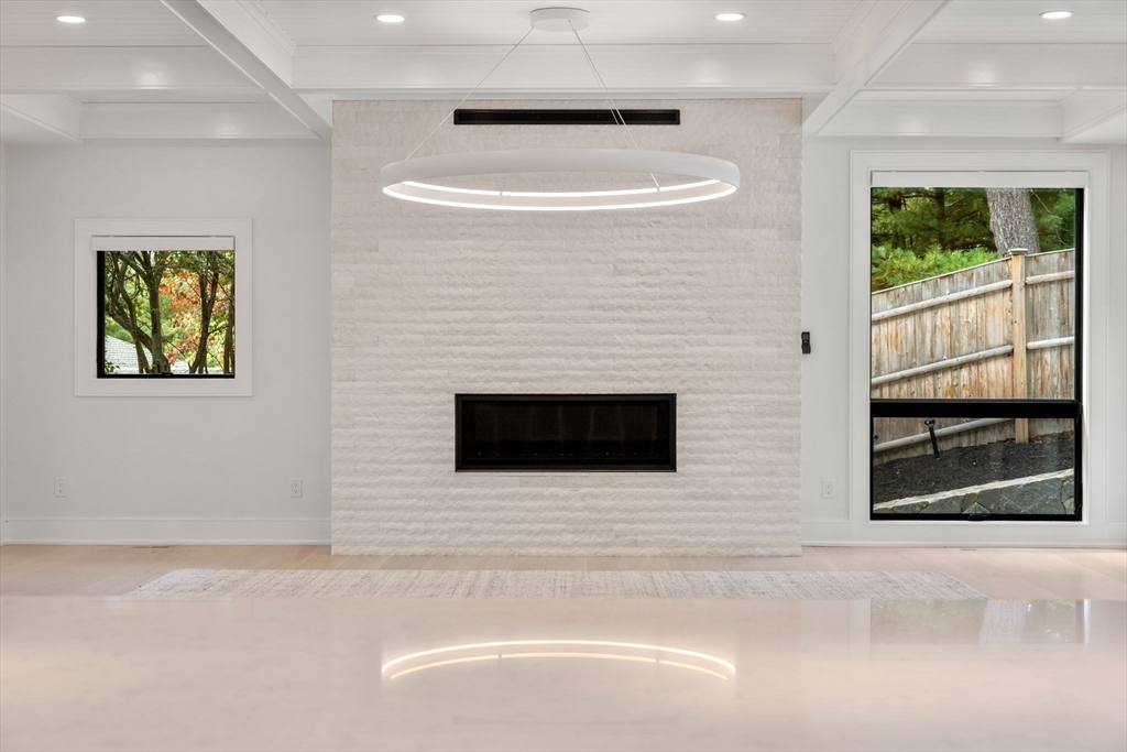 61 Lakeview Ave