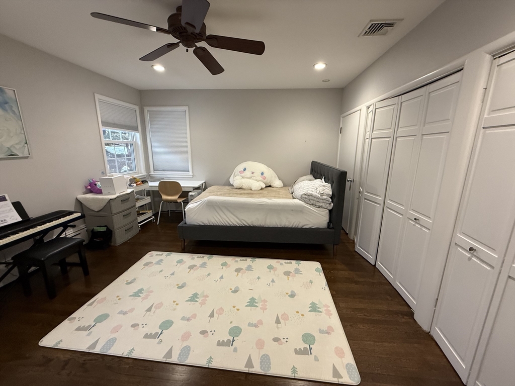 44 Rolling Ln