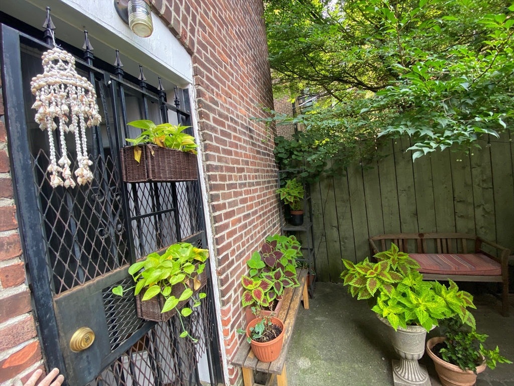 29 Myrtle Street # B