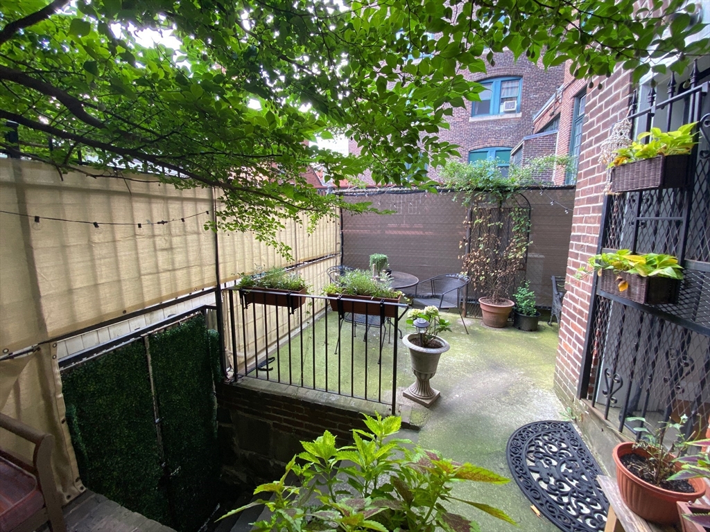 29 Myrtle Street # B