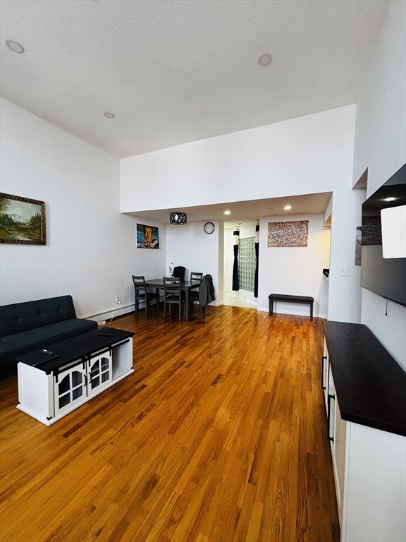 60 Gibson St # 303