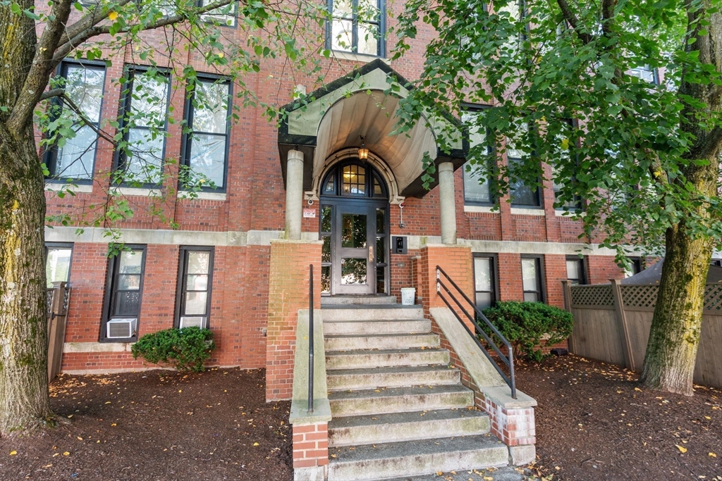 60 Gibson St # 303