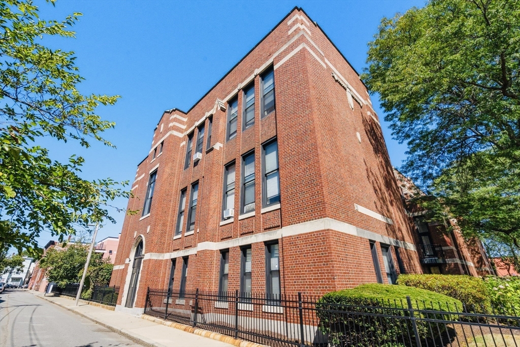 60 Gibson St # 303