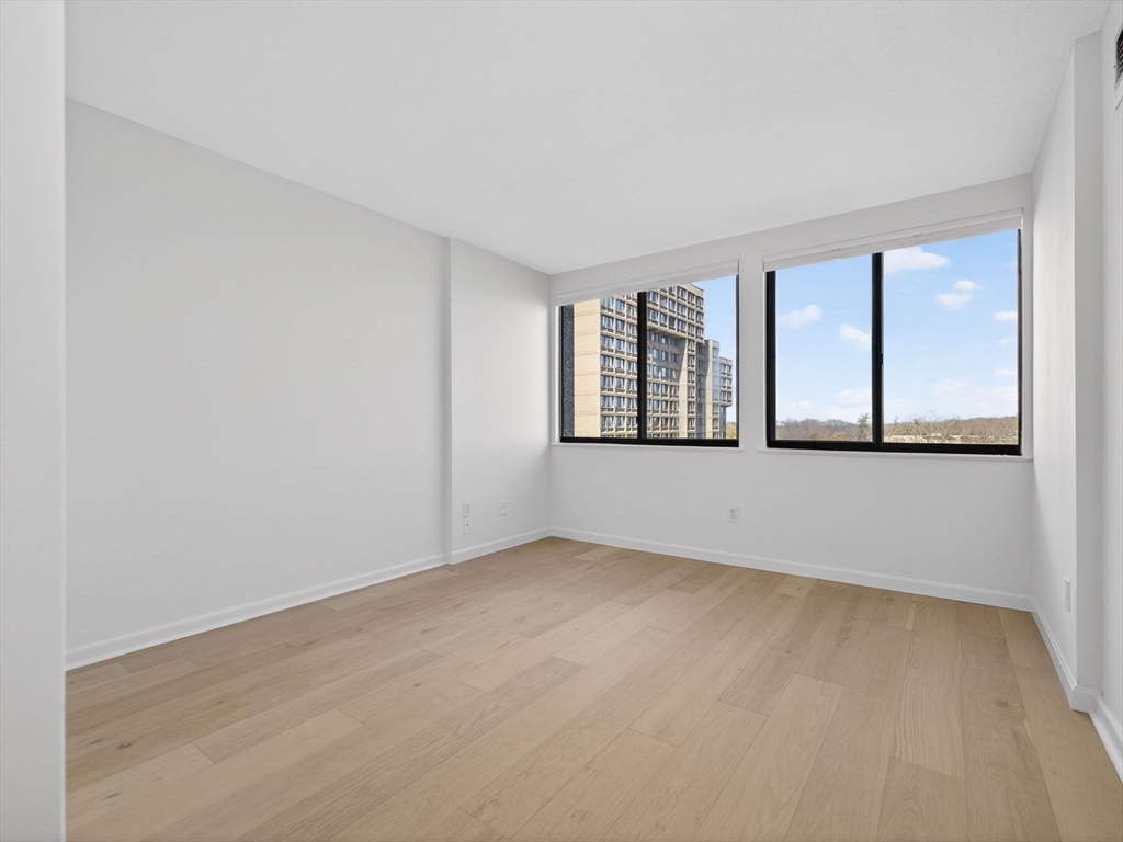 250 Hammond Pond Pkwy # 905S