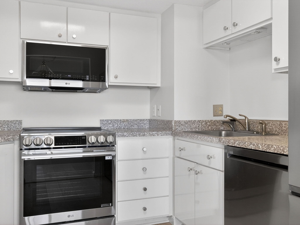 250 Hammond Pond Pkwy # 905S