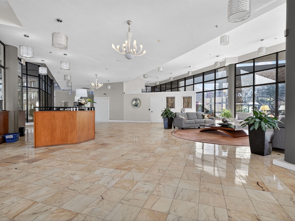 250 Hammond Pond Pkwy # 905S