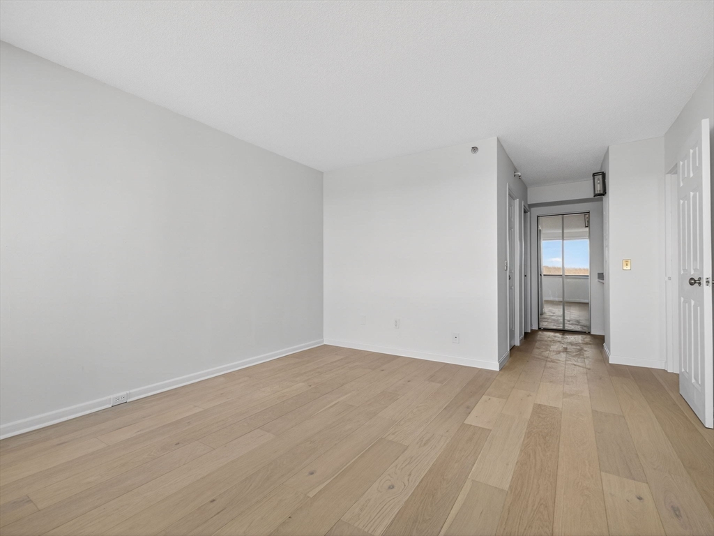 250 Hammond Pond Pkwy # 905S