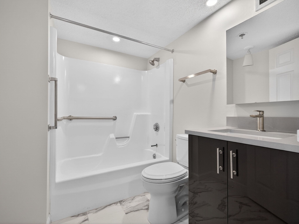 250 Hammond Pond Pkwy # 905S