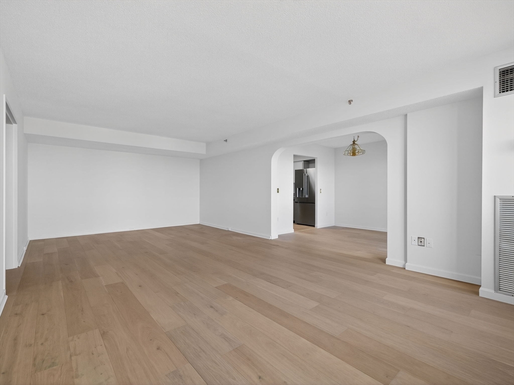 250 Hammond Pond Pkwy # 905S