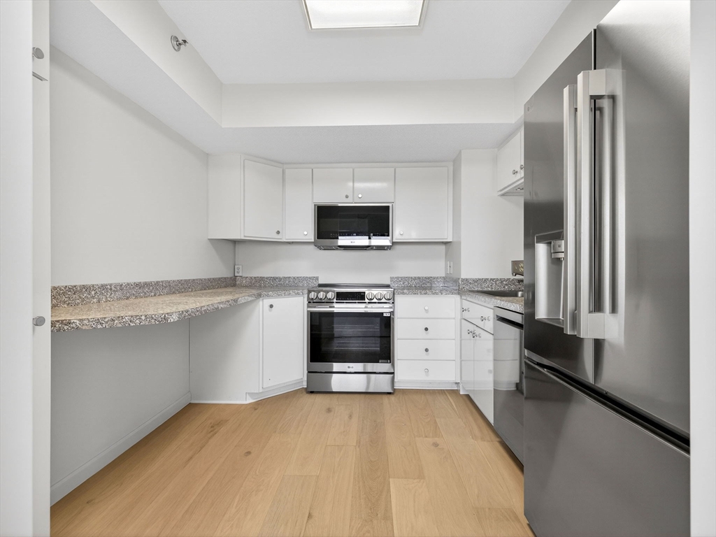250 Hammond Pond Pkwy # 905S