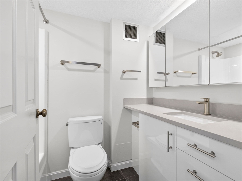 250 Hammond Pond Pkwy # 905S