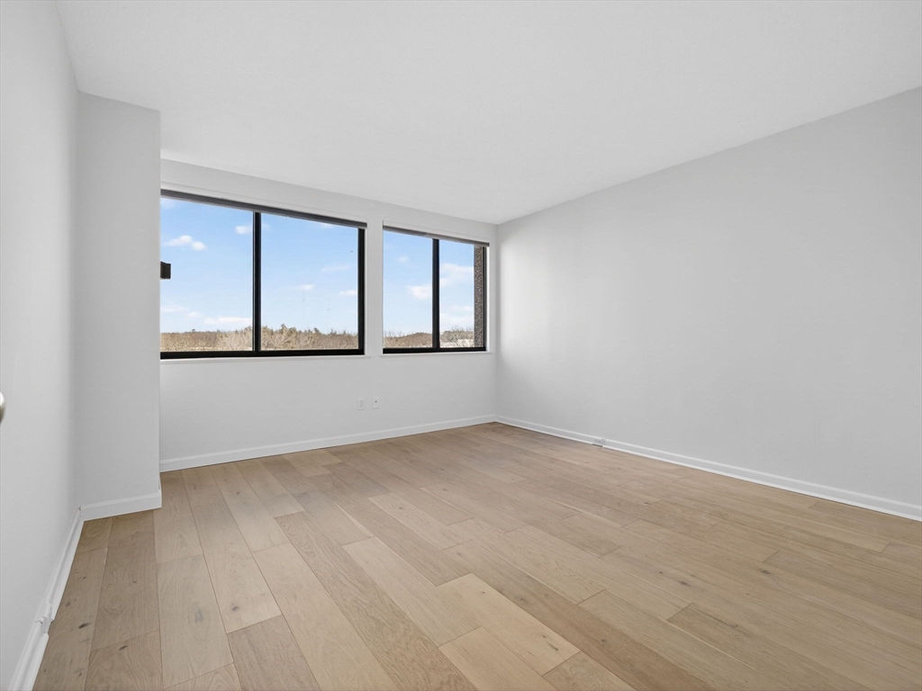 250 Hammond Pond Pkwy # 905S