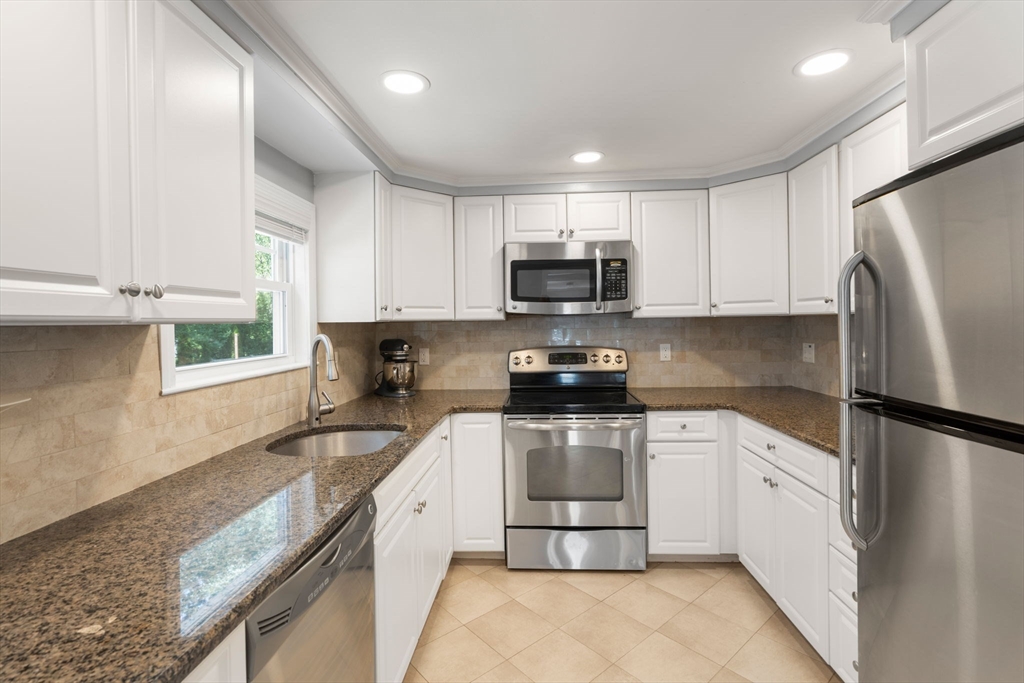31 Robbins Rd
