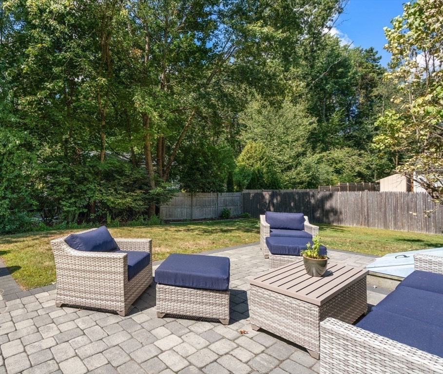 31 Robbins Rd