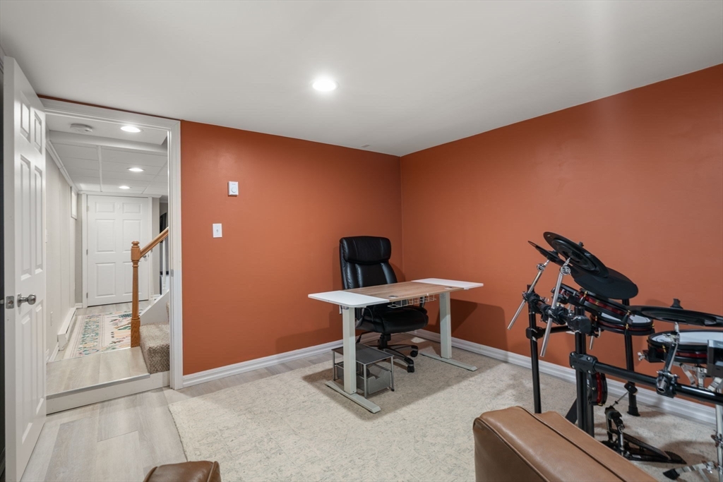 31 Robbins Rd
