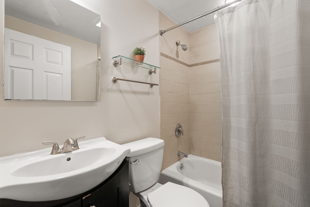 31 Robbins Rd