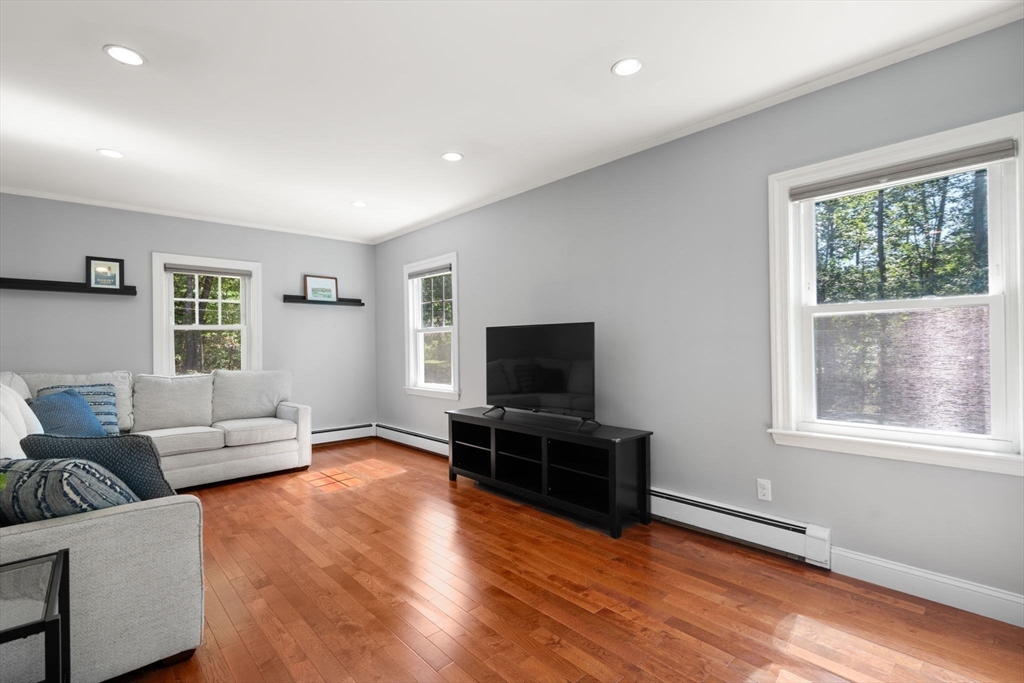 31 Robbins Rd