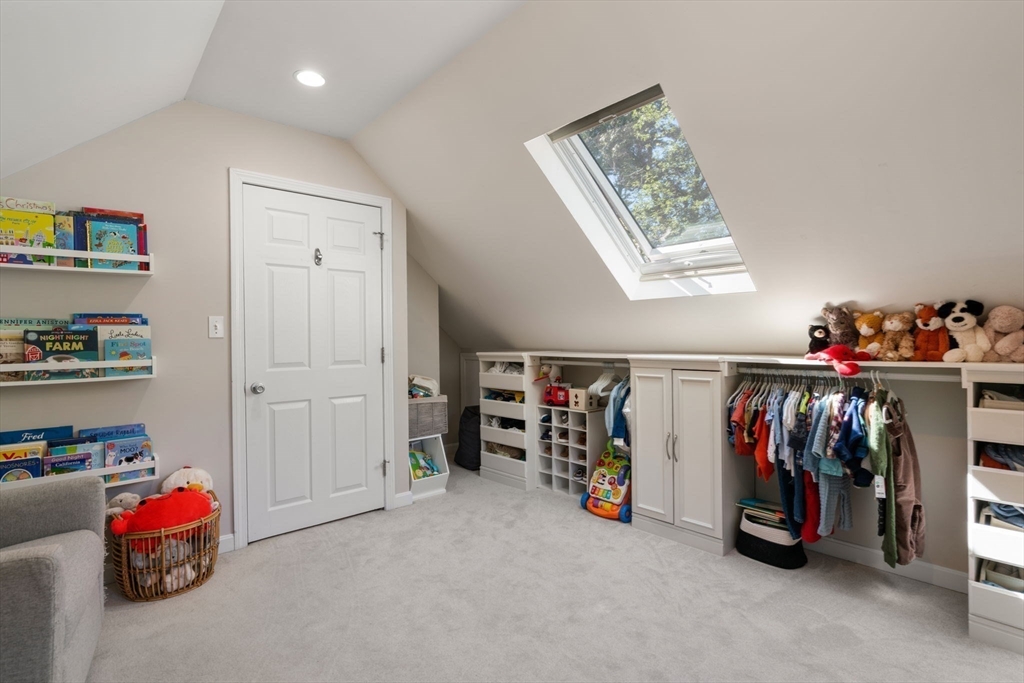 31 Robbins Rd