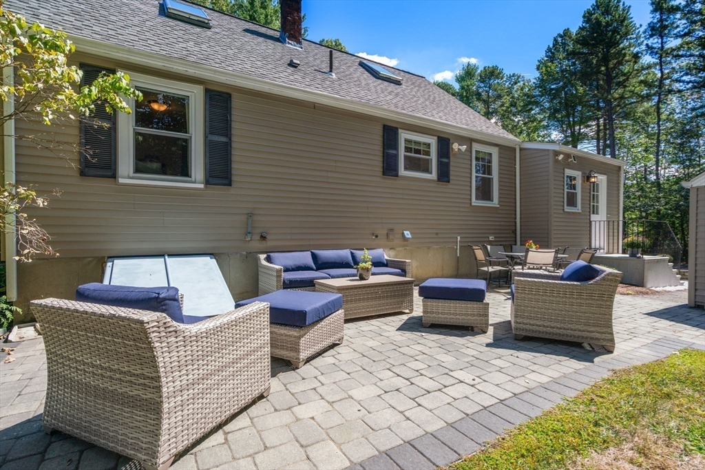 31 Robbins Rd