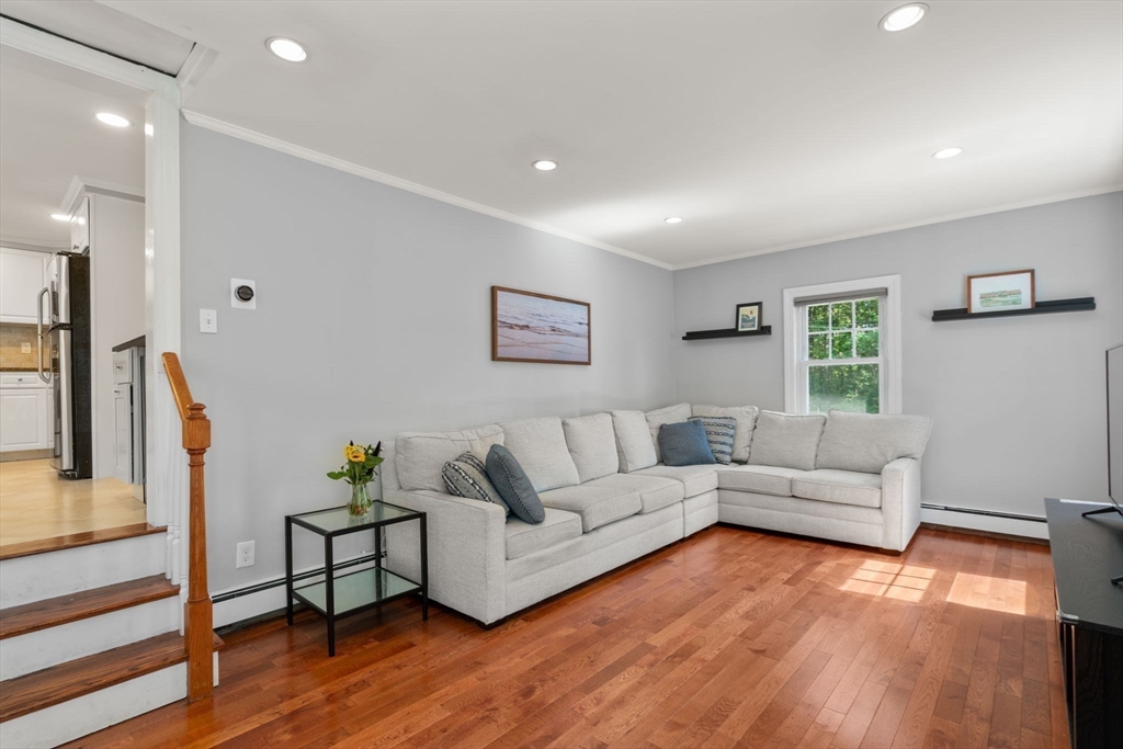 31 Robbins Rd