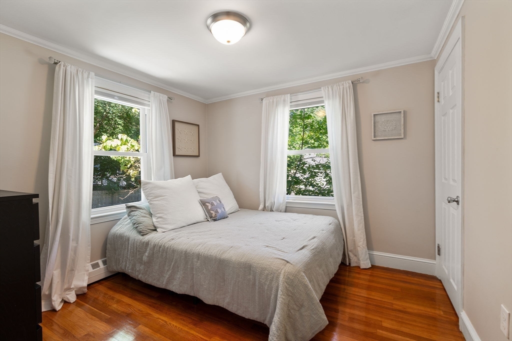 31 Robbins Rd