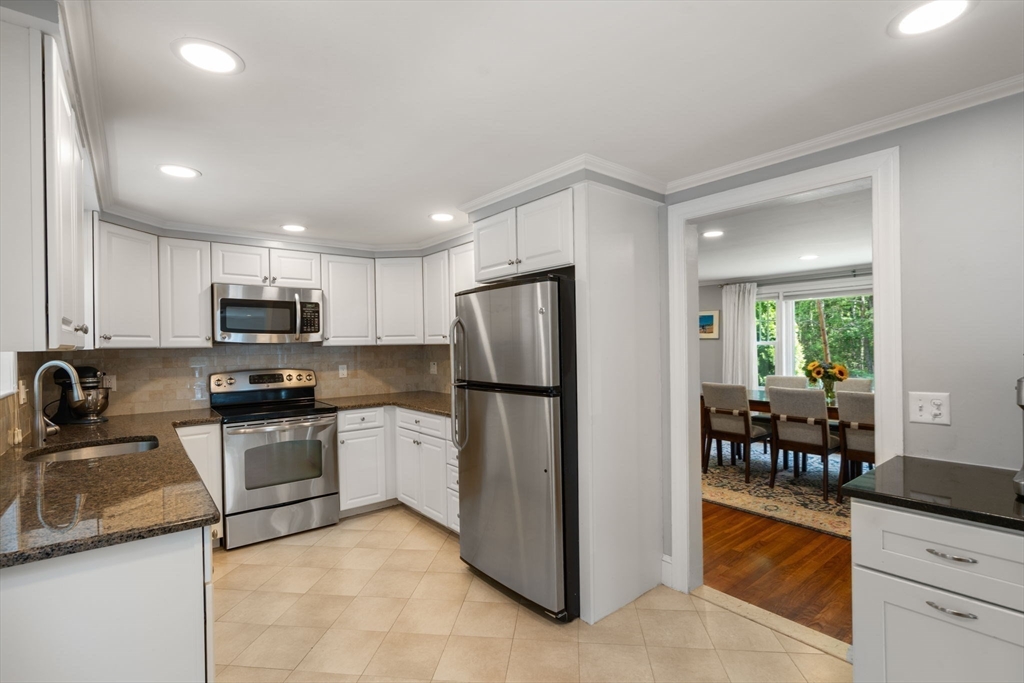 31 Robbins Rd