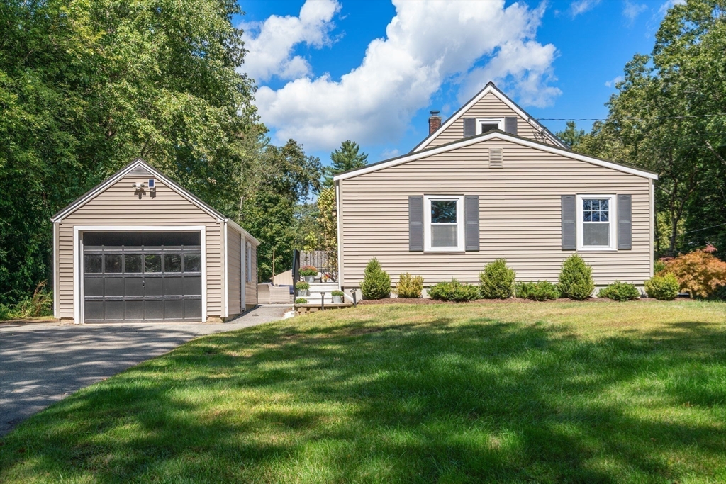 31 Robbins Rd