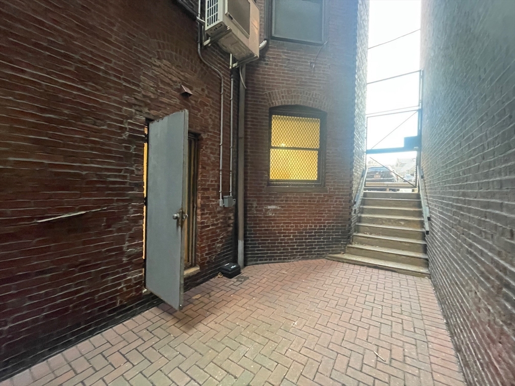 382 Commonwealth Ave # B1