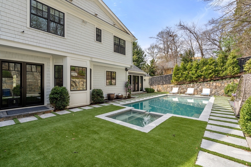136 Beaumont Ave