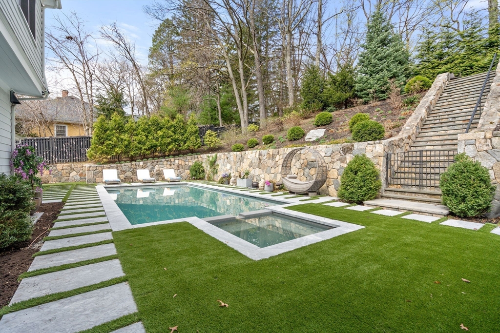 136 Beaumont Ave