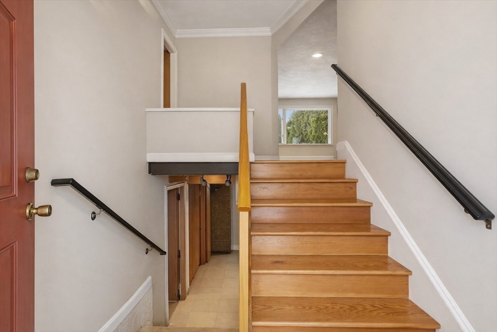 105 Pomeroy Ln