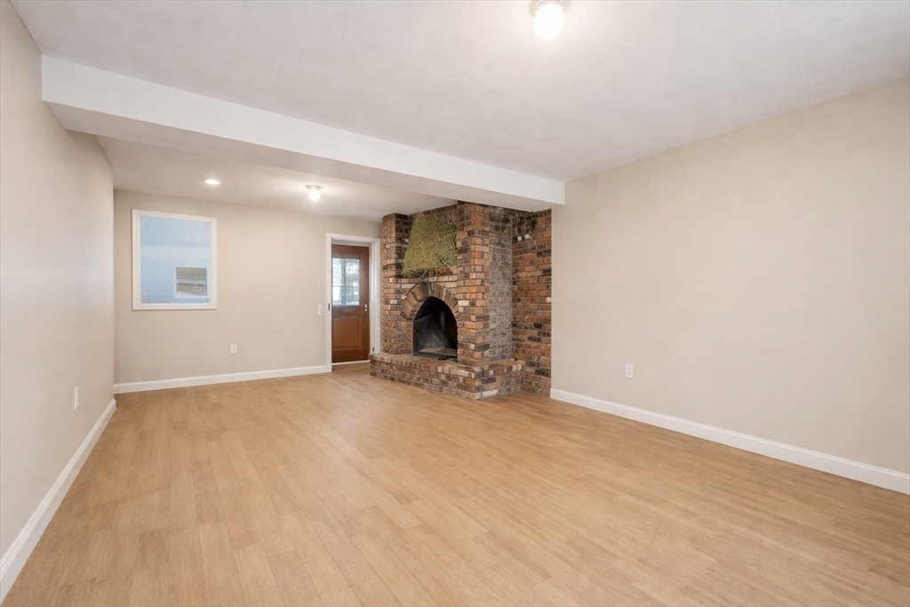105 Pomeroy Ln