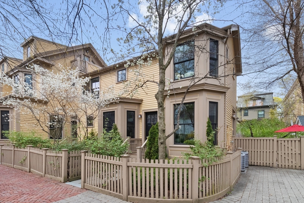 17 Perry St # 3