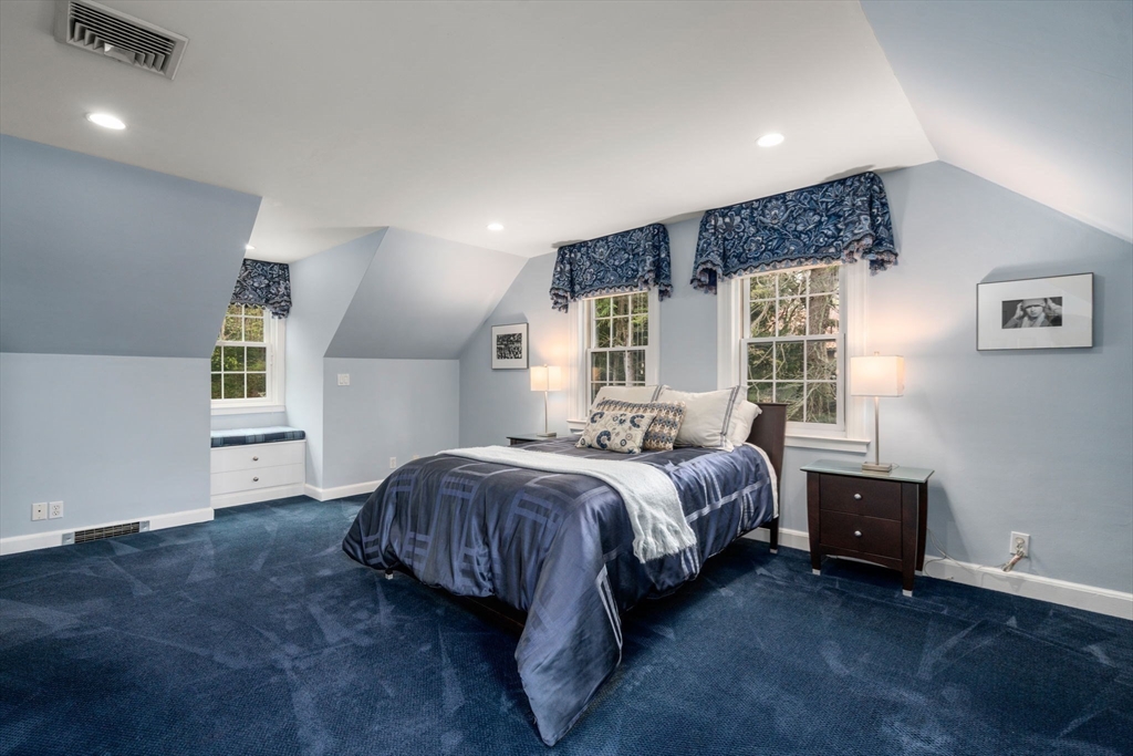 78 Waban Hill Rd N