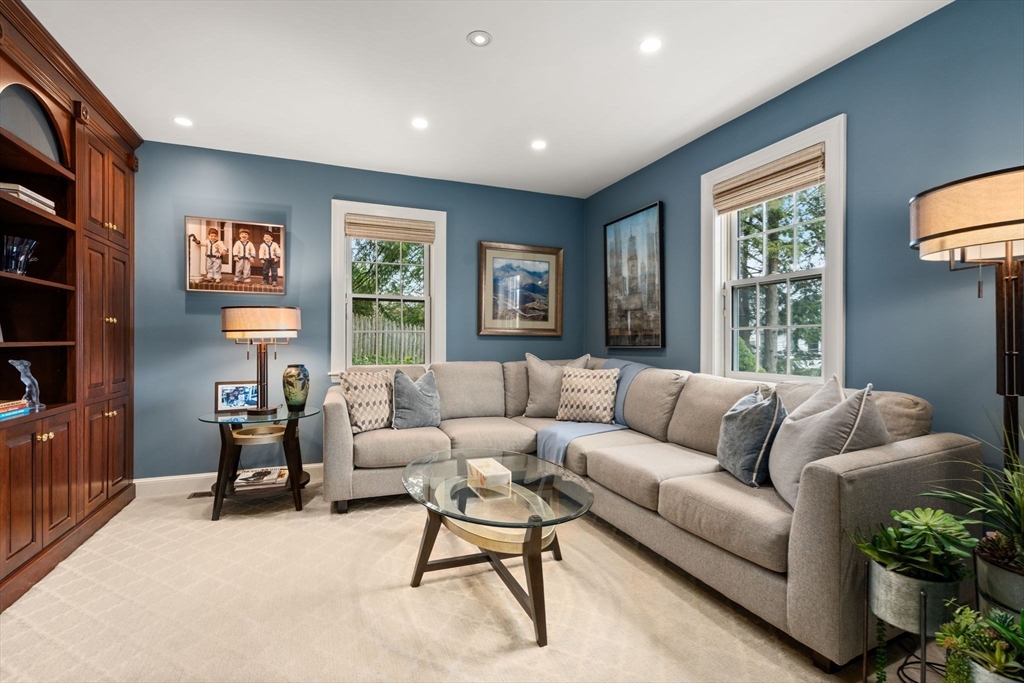 78 Waban Hill Rd N