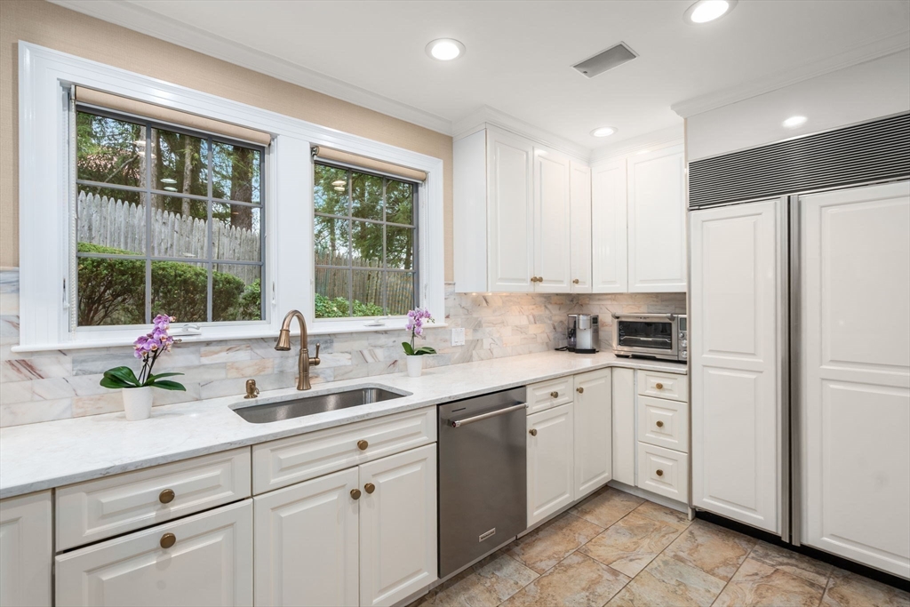 78 Waban Hill Rd N