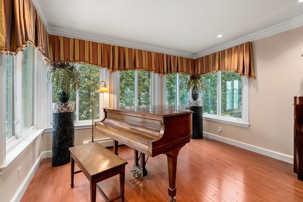 78 Waban Hill Rd N