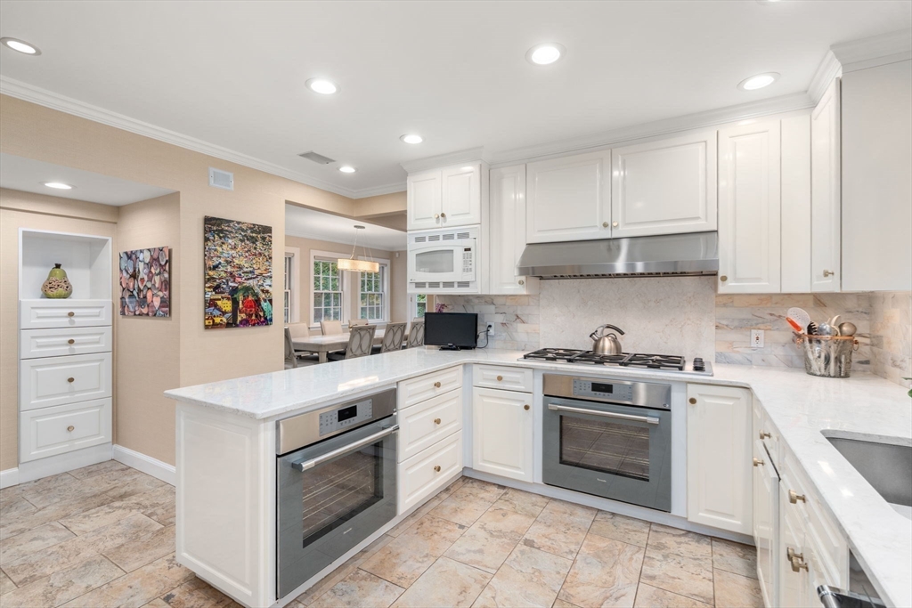 78 Waban Hill Rd N